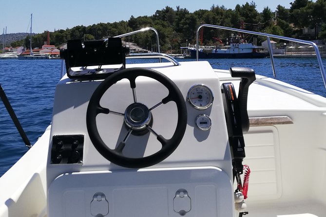 Explore the West coast of the island Brac by BETINA boat - Snorkeling on Brac: how to get the most from provided gear