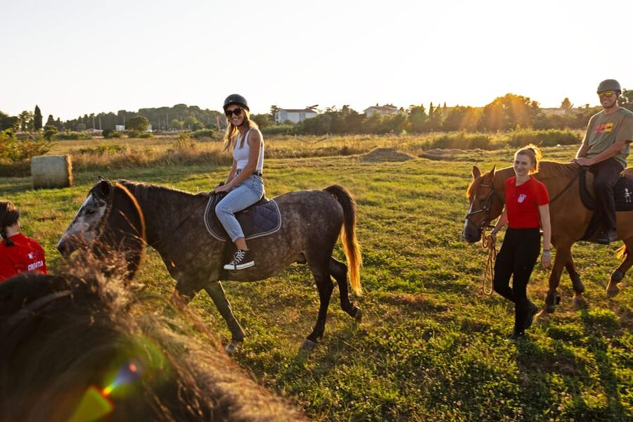 Fazana: Sunset 1-hour Horse Riding in Nature with Guide - Beginner-friendly riding: safety, coaching, and real support