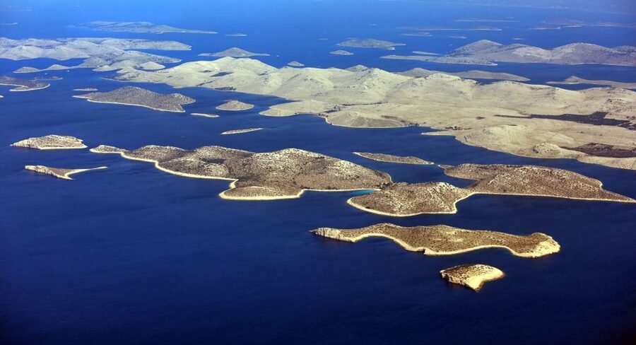 From Biograd: Kornati and Telašćica Full Day Boat Tour - The first cruising stretch: setting the rhythm of the day