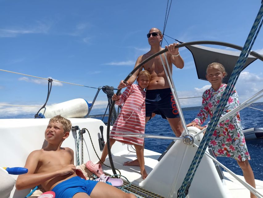 From Hvar: Pakleni Islands & Red Rocks Comfort Sailboat Tour - Getting started in Hvar port: the short briefing and smooth launch