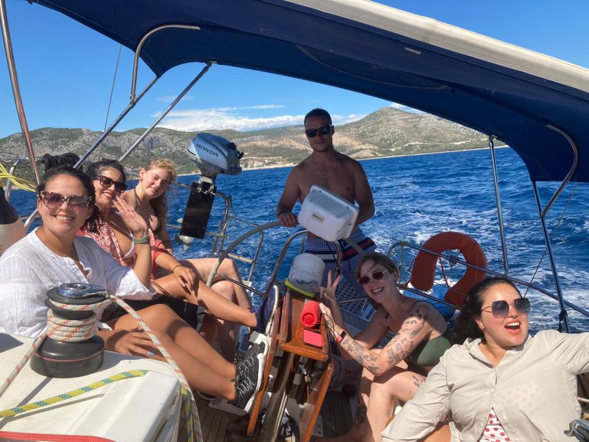 From Hvar: Pakleni Islands & Red Rocks Comfort Sailboat Tour - Lunch in a tranquil bay: buy local, then get back into the sea