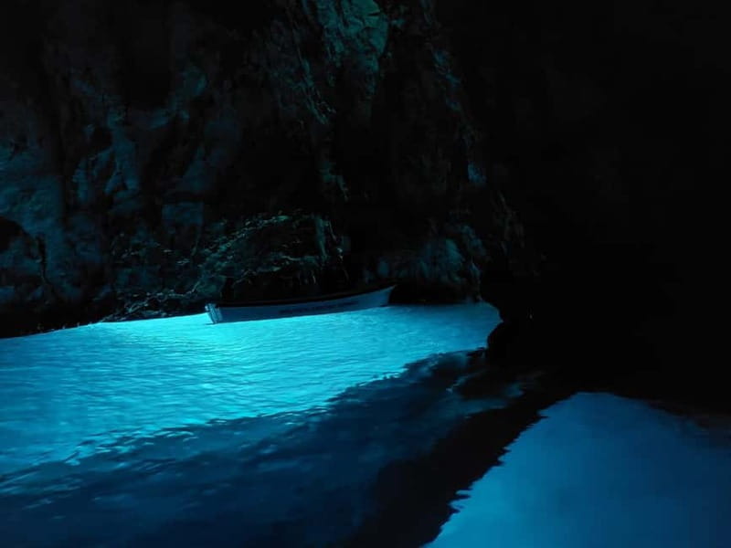 From Hvar: Unforgetable Tour to the Island Vis and Blue Cave - Zelena špilja: what the photo stop gets right