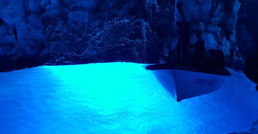 From Hvar: Vis Island and Blue Cave Speedboat Tour - First stop: Green Cave on Ravnik and why it is a useful warm-up