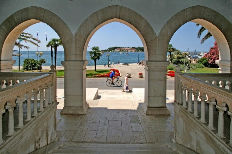 From Rovinj: Istria Day Tour to Poreč, Grožnjan & Motovun - Motovun Panoramas, Truffle Products, and Optional City Walls
