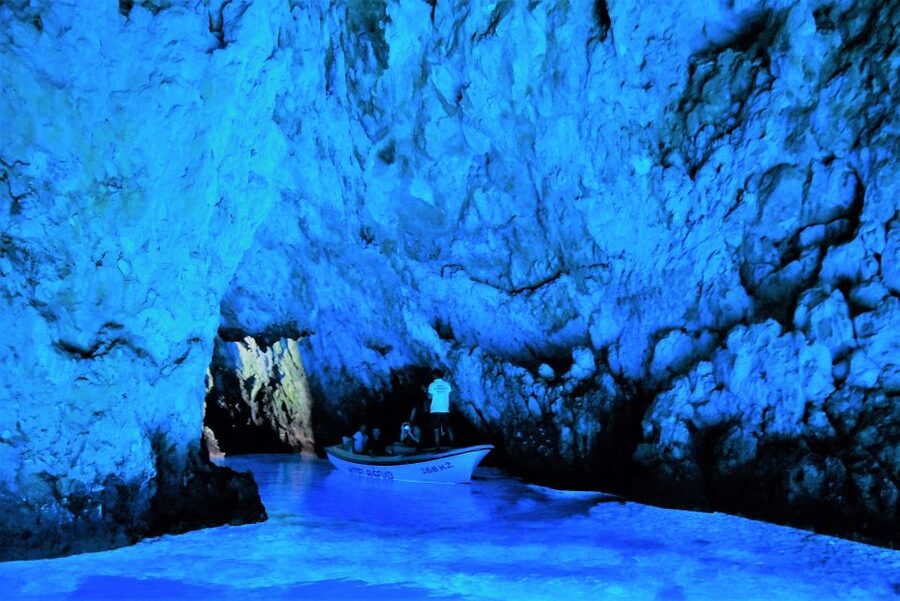 From Split: Blue Cave and 5 islands-Day Tour - Komiža on Vis: an hour that feels like a breath of air