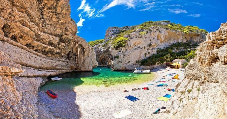 From Split: Blue Cave and 5 islands-Day Tour - Stiniva Cove on Vis: a photo stop with a lot of drama
