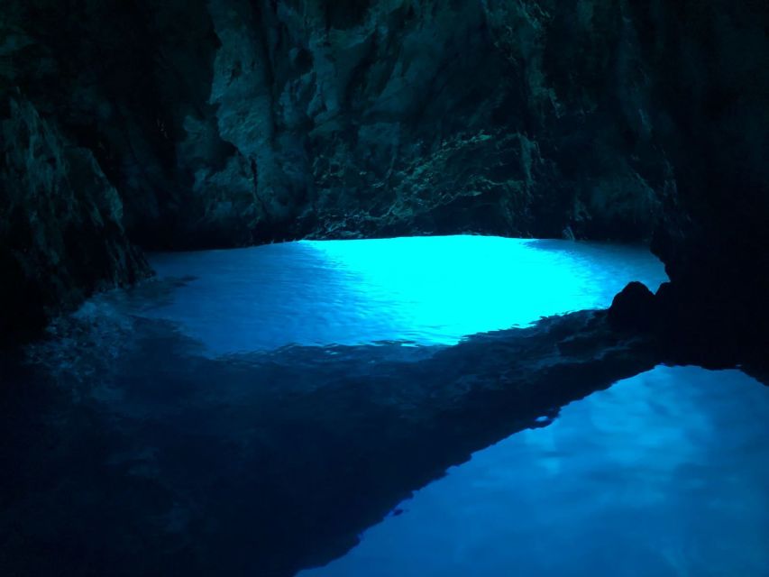 From Split: Blue Cave & Coastal Highlights Private Boat Tour - Lunch time near Pakleni Otoci, how to think about it