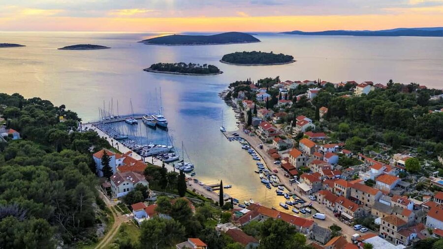 From Split: Blue Lagoon and 3 Island Boat Tour - From Split to the first swim stop, the timing is the trick