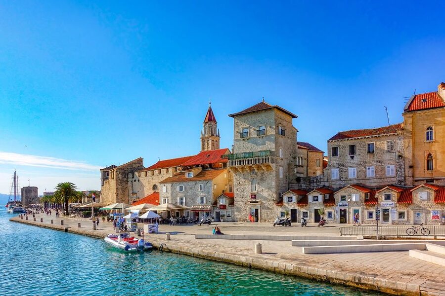 From Split: Half-Day Split & Trogir Small Group Guided Tour - Getting started at Golen Gate (and why the meeting point matters)
