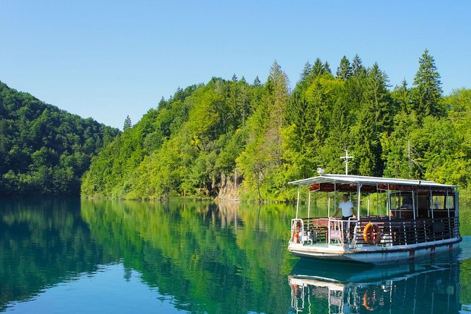 From Split: Plitvice Lakes National Park Guided Tour - The electric train and viewpoint strategy