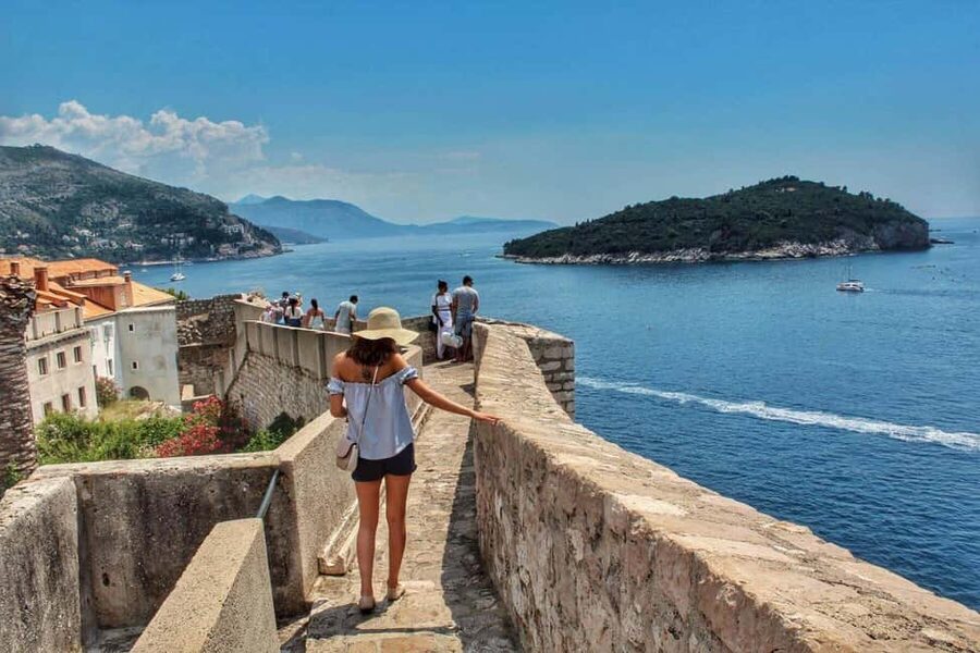 From Split/Trogir: Dubrovnik Guided Tour with a Stop in Ston - Ston: The Quick Coffee Stop With the Best Wall Views
