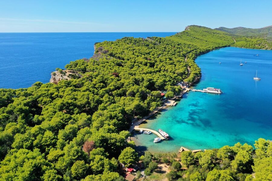 From Zadar/Bibinje: Kornati National Park Cruise with Lunch - Food on the water: Dalmatian lunch with free wine (and what it feels like)