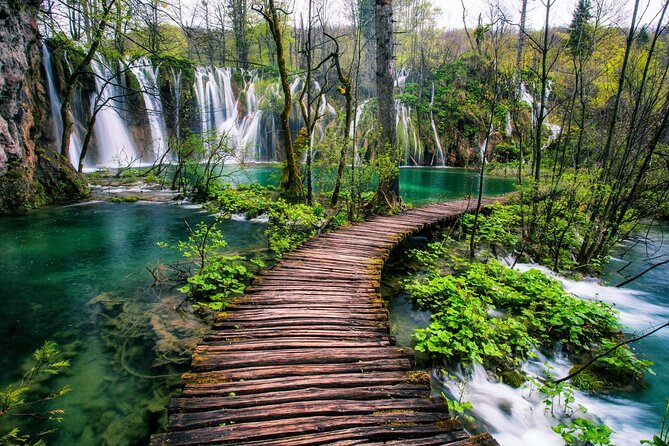 From Zadar: Plitvice Lakes Guided Day Tour with Tickets - From Zadar to Plitvice: Comfort, Commentary, and Getting Oriented