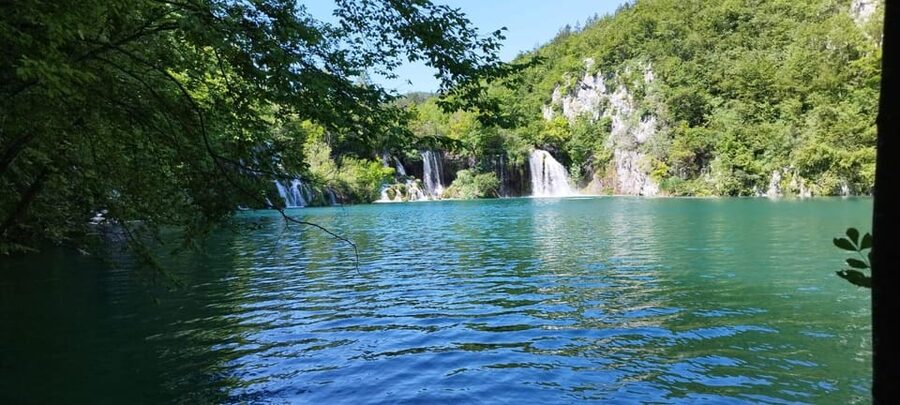 From Zadar: Plitvice Lakes Tour with Boat & Train Ride - Keeping your day on track: timing, meals, and crowd strategy