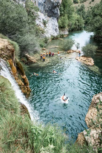 From Zagreb: Mrežnica kayaking & Rastoke village - day trip - Gear and safety: why beginners do well here