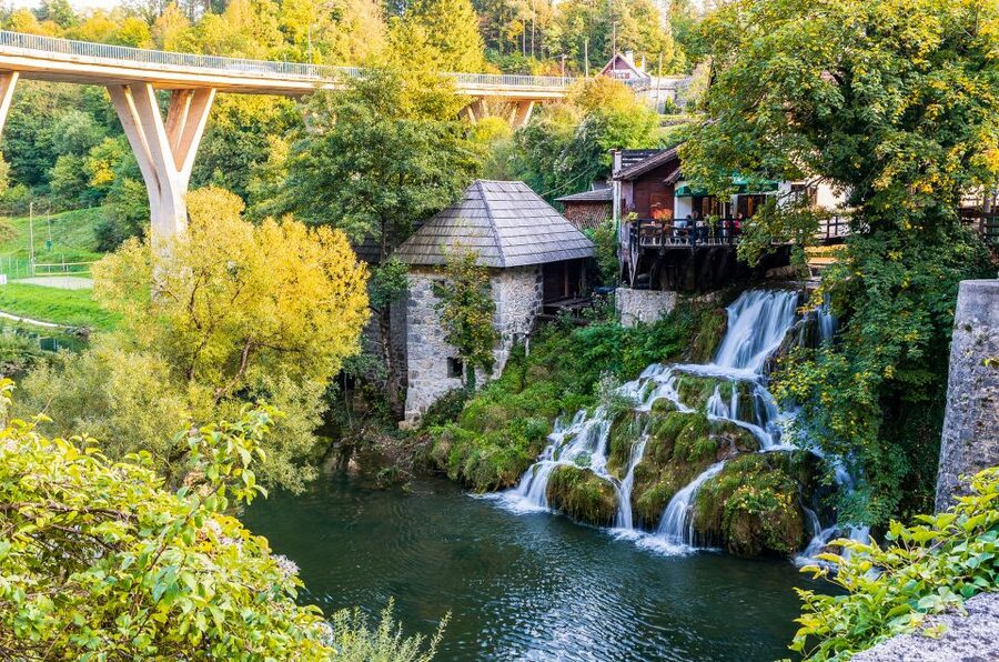 From Zagreb: Plitvice & Rastoke Guided Day Trip with Ticket - Winter reality check: Lower Lakes only, weather conditions, and what to pack