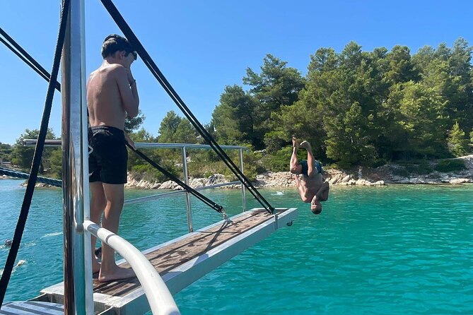 Full Day Boat Tour, Blue Lagoon and Šolta with lunch&drinks - Nečujam Bay and the Kontesa shipwreck snorkeling stop