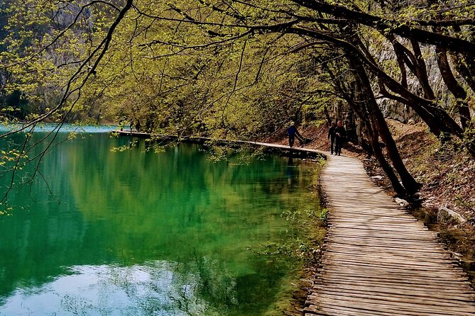 Full-Day Private Tour of Plitvice Lakes National Park from Zadar - How a good guide helps you beat crowds without rushing