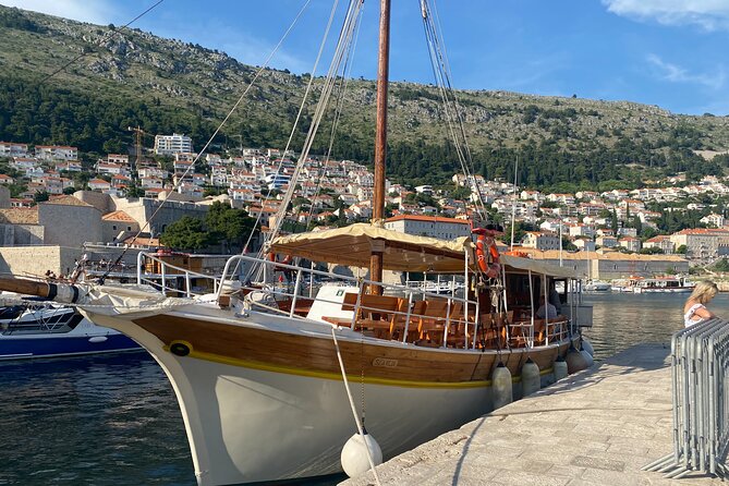Gastro Cruise | Dinner and Boat ride around Dubrovnik Old Town - Drinks and dining etiquette on a small boat