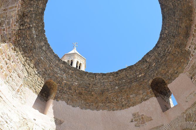 Grand Split Walking Tour with Diocletian's Palace - The walking pace: short explanations, then move