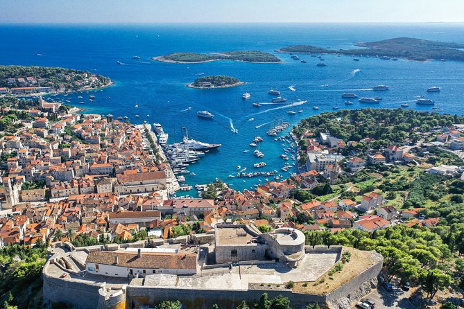 HVAR & 4 Islands PRIVATE BOAT TOUR - Key highlights at a glance
