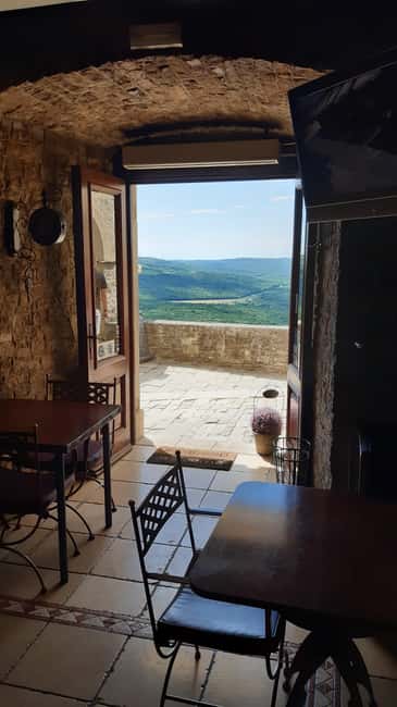 Istria: Guided Tour of Inner Istria with Food Tasting - Lunch time in Motovun, how to use your free 1.5 hours