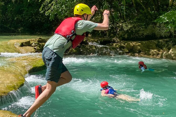 Kayaking at the Mreznica Canyon - Swimming Breaks, Rock-Lines, and What Physical Effort Feels Like