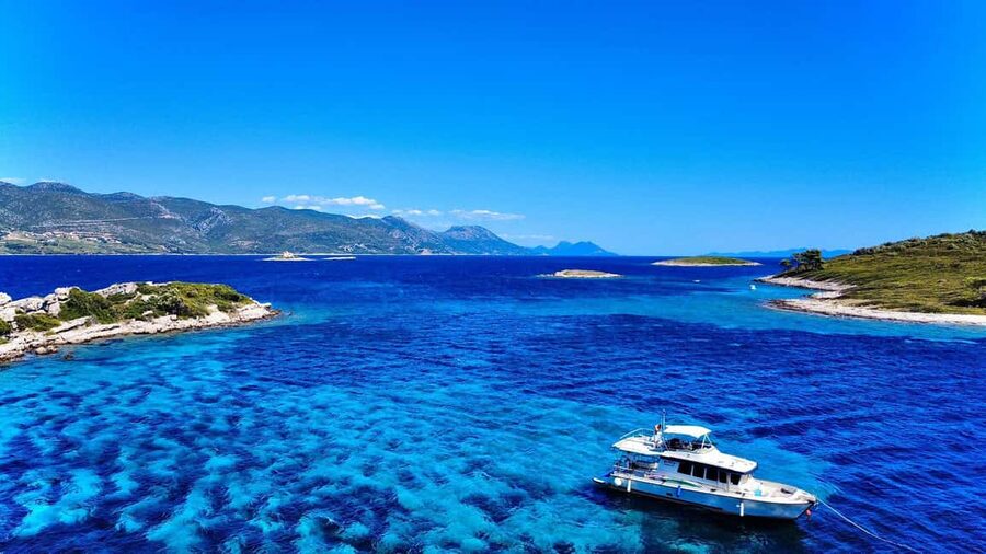 Korčula Snorkeling&Swimming, Shipwreck & More, Private Tour - Optional cliff jumping: fun when conditions cooperate