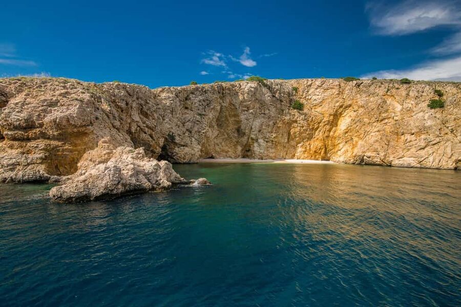Krk: Golden Beach and Blue Cave Cruise with Welcome Drink - Why this 4-hour Krk cruise feels like good value