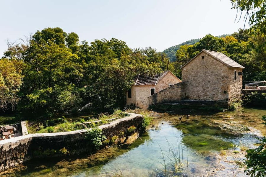 Krka National Park - All Sites - Entry ticket - The 4 km access road and the 875 m trail: your time on your feet