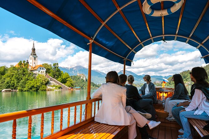 Ljubljana and Bled Lake - Small Group - Day Tour from Zagreb - Comfort, Pacing, and Guide Style: The Reviews’ Pattern