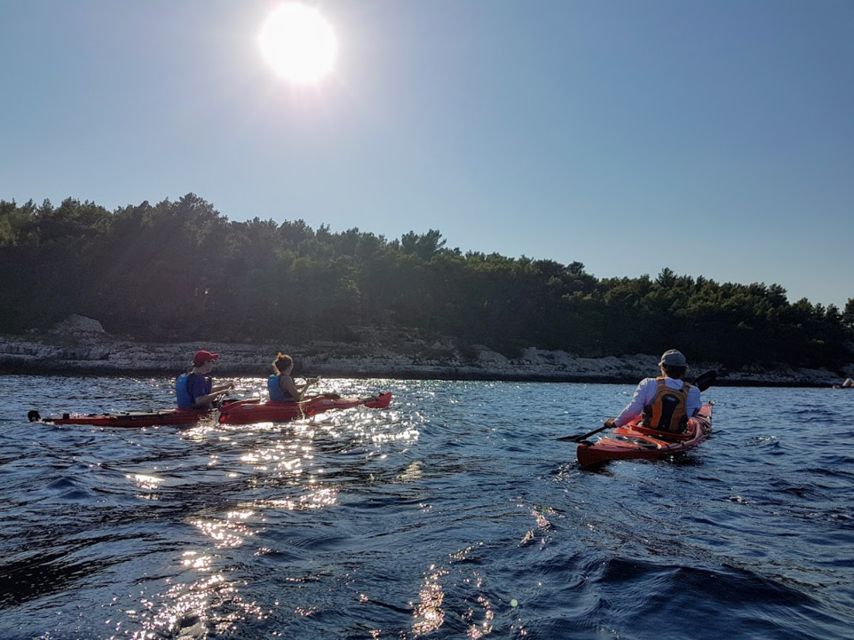 Lumbarda - Sunset Kayak Tour with a Picnic - Wine and Sweets - What to pack so sunset paddling feels comfortable