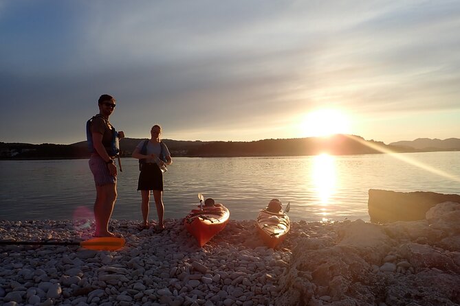 Lumbarda-Sunset Kayaking Experience with picnic: Wine and Sweets - Vrnik and Badija: two island stops with a story behind them