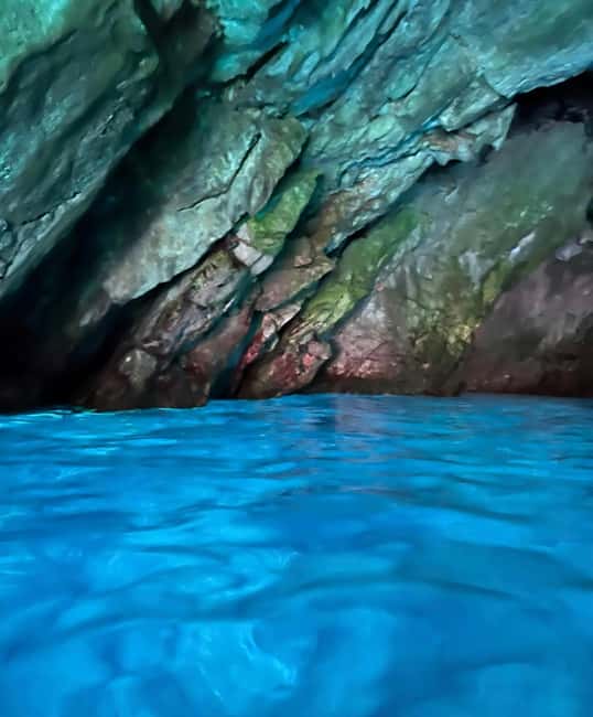 Makarska: 3 island, Cave, Cliffs, Jelsa, Lagoon, Golden Horn - Meeting Makarska at Maris Travel, and staying comfortable on a speedboat