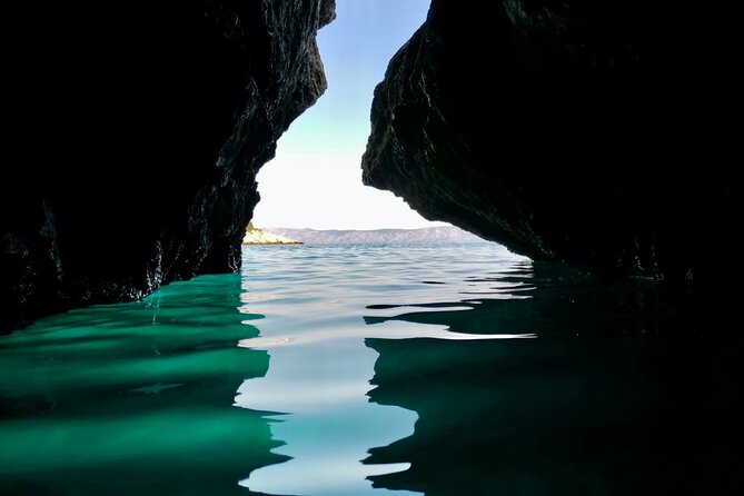 Makarska: 3-Island Speedboat Tour with Cave and Blue Lagoon - Stop 2: Mala Stiniva Bay for Cliffs, Clear Water, and Optional Action