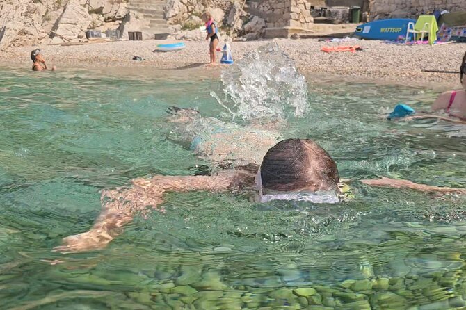 Makarska: 3 Island Speedboat Tour with Little Blue Cave & Lagoon - Jelsa on Hvar: one hour to stretch, eat, and reset