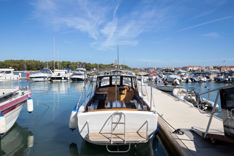 Medulin: Private Boat Tour with Captain - Cape Kamenjak: Cliffs, Swim Time, and a Cave Stop