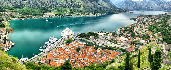 Montenegro Bay Cruise with Lunch on the Boat day trip - Border-crossing bus time: the part you can feel