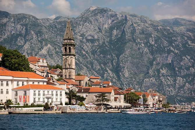 Montenegro: Bay of Kotor Day Trip from Dubrovnik English -Español - What the guides actually do, and when audio gets tricky