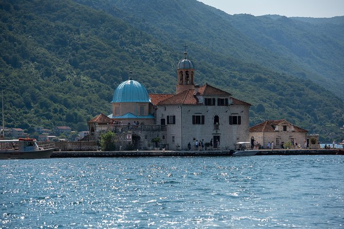 Montenegro: Bay of Kotor Day Trip from Dubrovnik English -Español - Price and what you may pay extra for (taxes, fortress, boat)