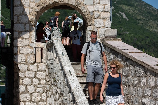 Montenegro: Bay of Kotor Day Trip from Dubrovnik English -Español - Pickup and drop-off quirks near Dubrovnik Old Town