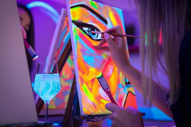 Painting party at Art Bottega - Paint & Wine Studio in Zadar - Who should book this Paint & Wine party?