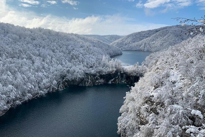 Plitvice Lakes 3,5h tour with panoramic boat ride - Private guide energy, and how it shows up in real moments