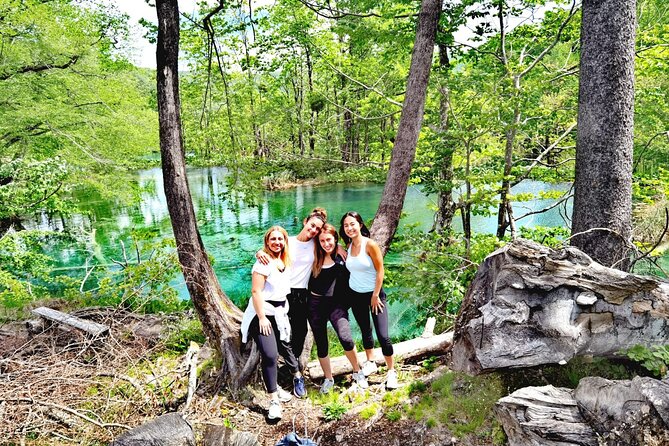 Plitvice Lakes Economy Group Tour from Split or Trogir - The included one-way sightseeing cruise, and why it helps