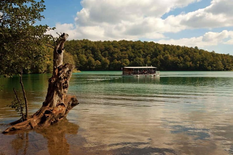 Plitvice Lakes: Guided Walking Tour with Bus and Boat Ride - The return by panoramic train: saving your legs, keeping the views