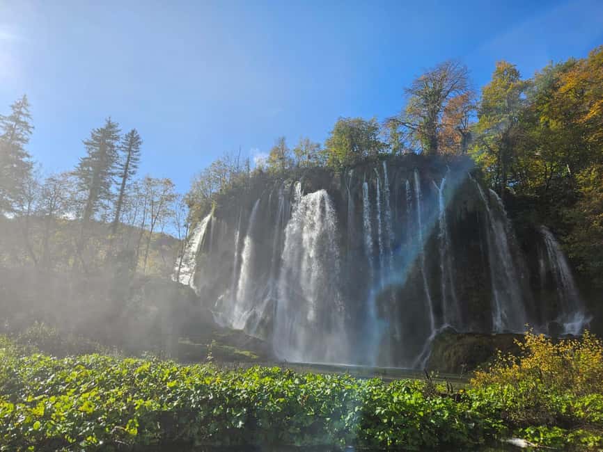 Plitvice: Plitvice Lakes Guided Tour with Boat Ride - Lower Lakes: where the waterfalls and water feel closest