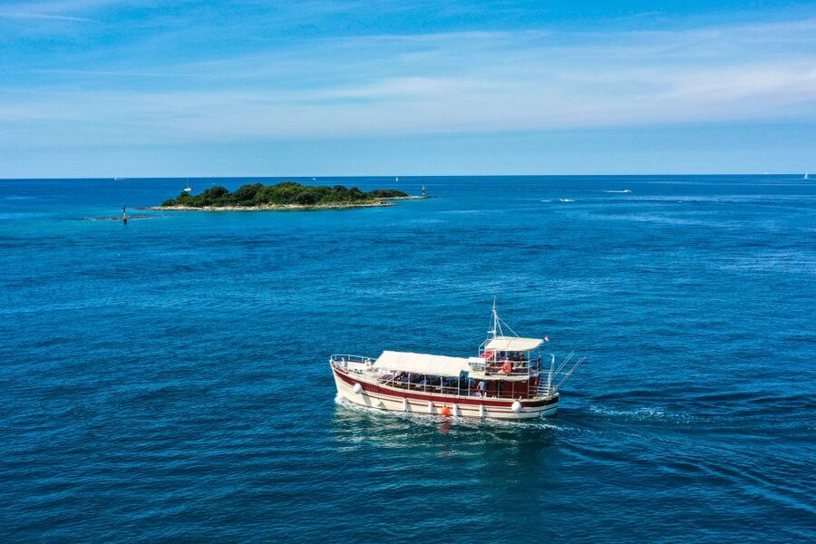 Poreč: Panoramic Morning Cruise Among 20 Islands with Drinks - How the captain handles wind and waves (and what that means for you)