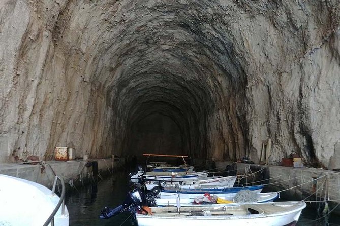 Private boat tour-custom itinerary from Split and Trogir - Skippers and service style: the human factor that shapes the day