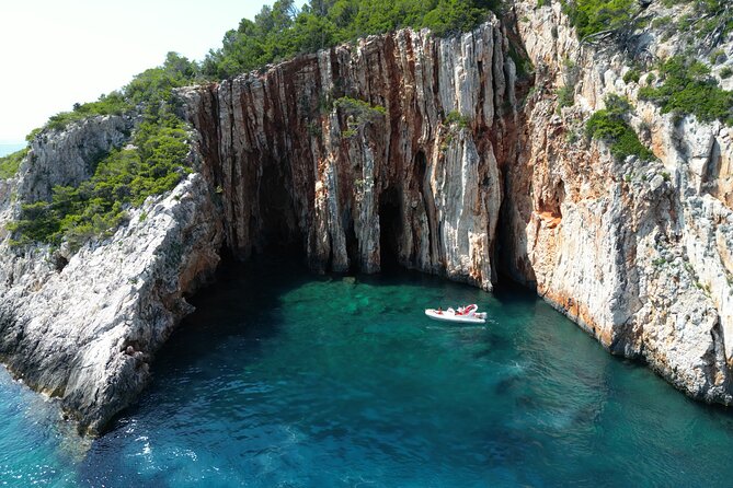 Private boat tour of Red rocks & Pakleni islands - Key things to know before you go