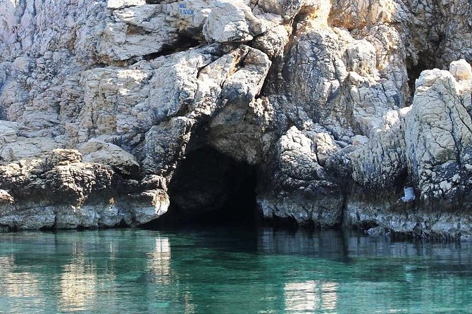 Private Plavnik Island Half-Day boat trip with capt. Bobo - Capt. Bobo’s style: local knowledge plus a relaxed pace
